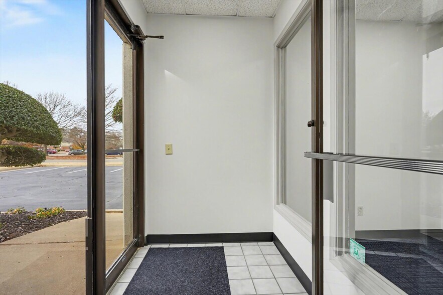 More Photos Of 3103 S Juniper Ave, Broken Arrow Office For Lease