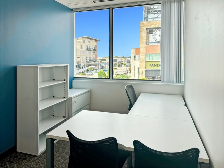 More Photos Of 11200 Broadway St, Pearland Coworking Space