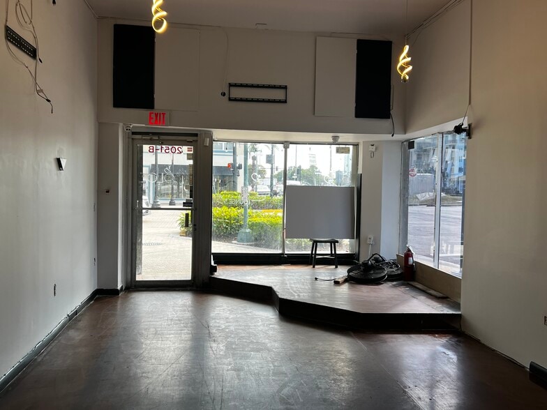 More Photos Of 2033-2051 Hollywood Blvd, Hollywood Freestanding For Sale