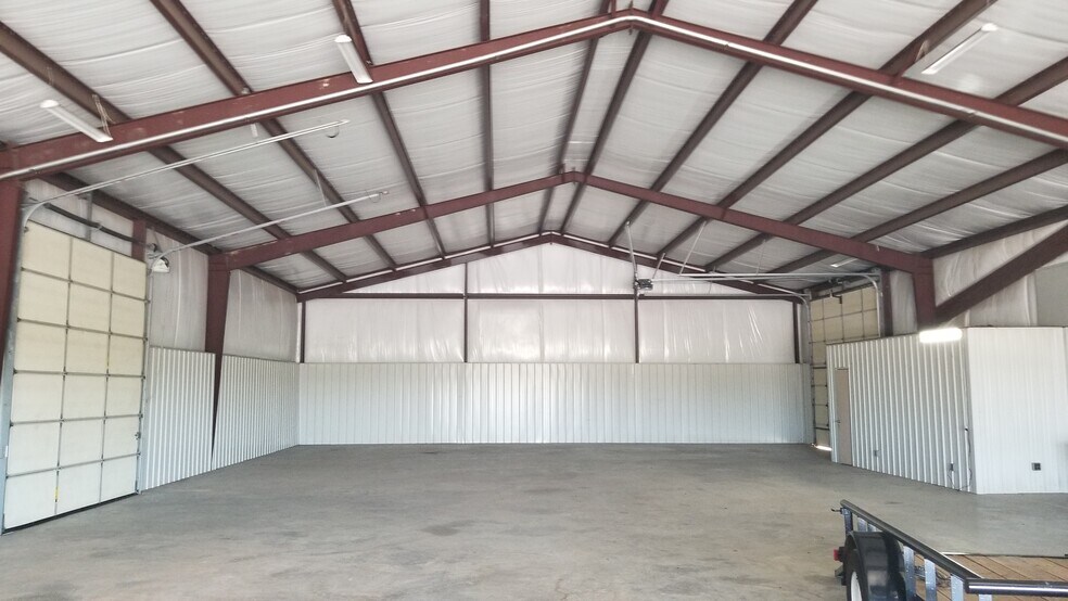 More Photos Of 3701 US Highway 81, Marlow Warehouse For Lease