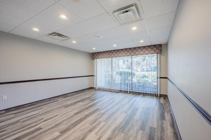 More Photos Of 801 N Bay st, Eustis Medical For Sale
