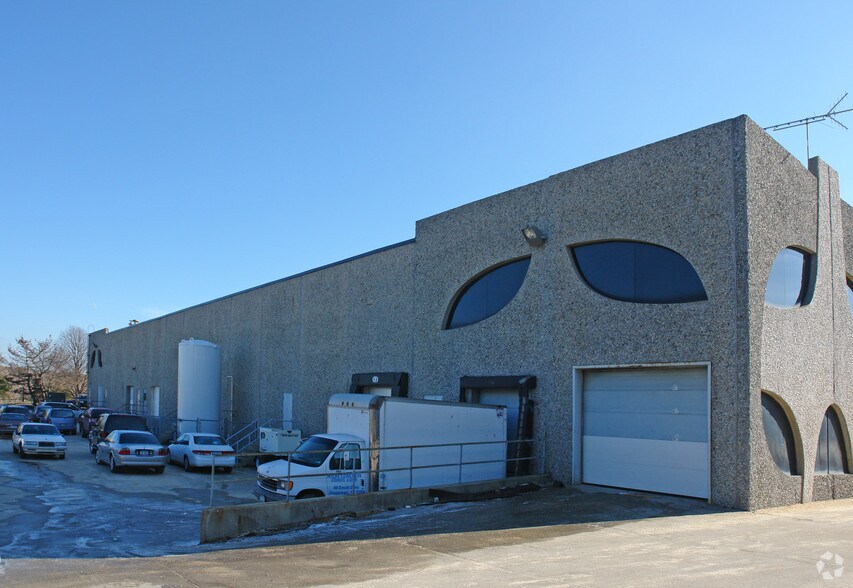More Photos Of 80 Davids Dr, Hauppauge Warehouse For Lease