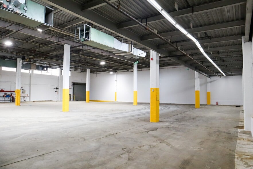 More Photos Of 61-26 Maurice Ave, Maspeth Warehouse For Lease