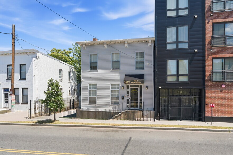 More Photos Of 1512 Marion Barry Ave SE, Washington Office For Sale