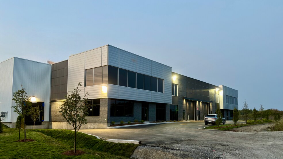 More Photos Of 100 Rue Robert-Mckenzie, Beauharnois Warehouse For Lease