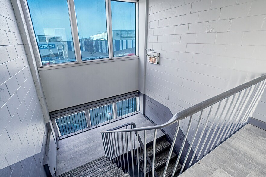 More Photos Of 750-760 Boul Crémazie O, Montréal Office For Sale