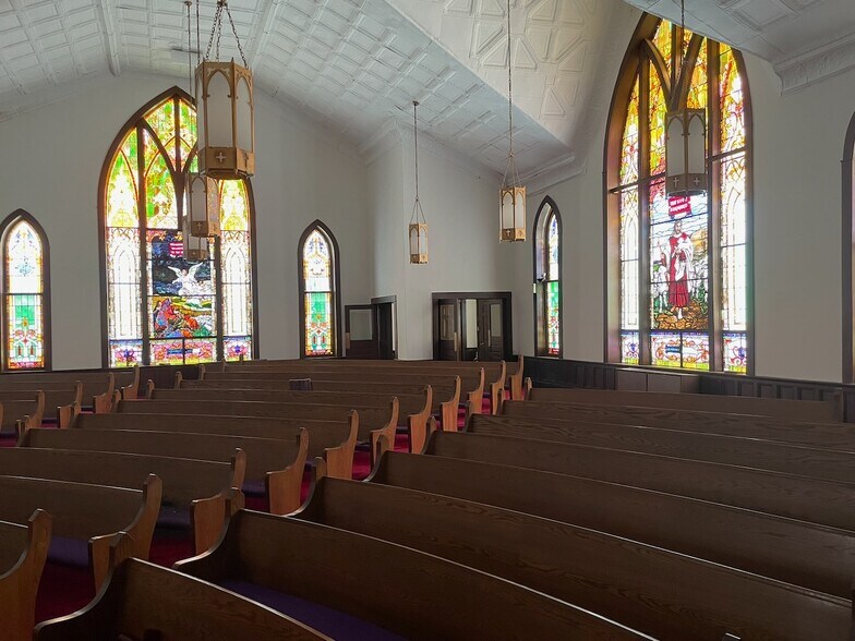 More Photos Of 400 East St N, Talladega Religious Facility For Sale