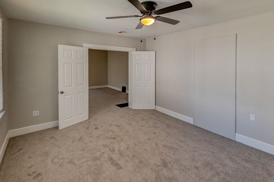 More Photos Of 302 N High St, Belleville Freestanding For Sale