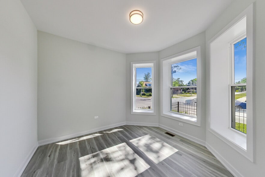 More Photos Of , Chicago Multifamily For Sale