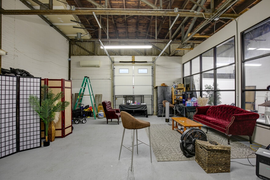 More Photos Of 3310 W Clay St, Richmond Showroom For Lease