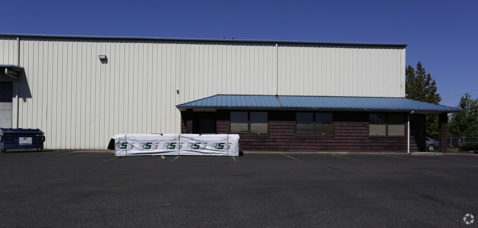 More Photos Of 1701 W 31st St, Vancouver Warehouse For Lease