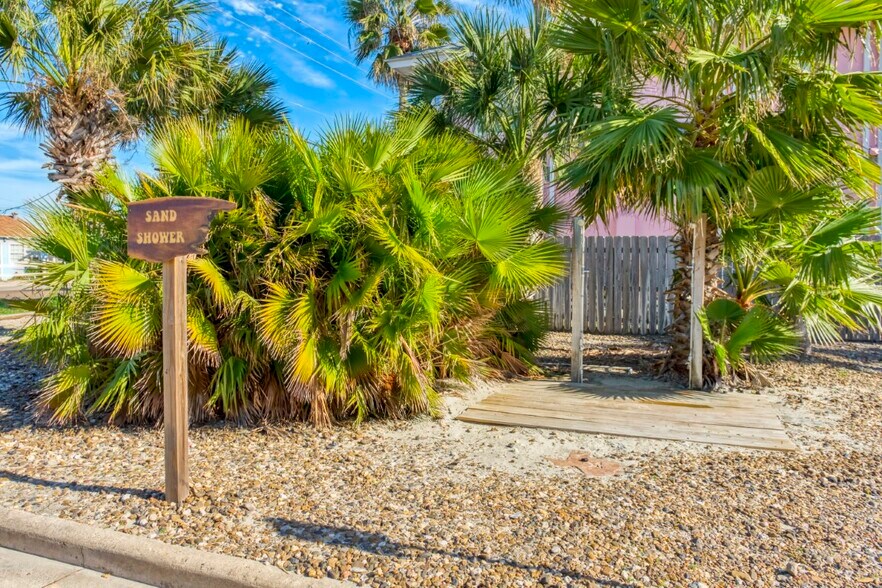 More Photos Of 400 E Avenue G, Port Aransas Hotel For Sale