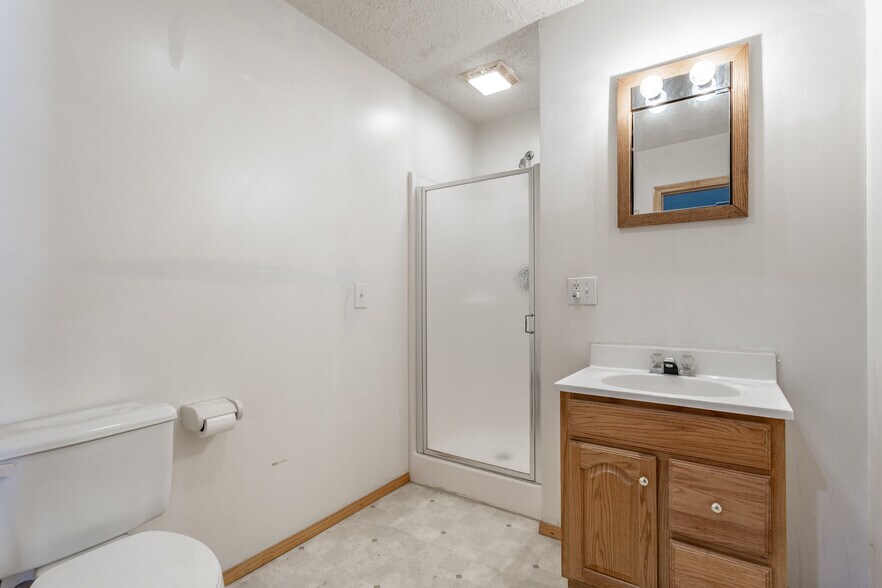 More Photos Of 204 Washington st, Frankton Industrial For Sale