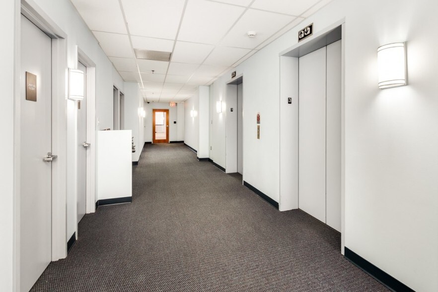 More Photos Of 6910 Richmond Hwy, Alexandria Office For Lease