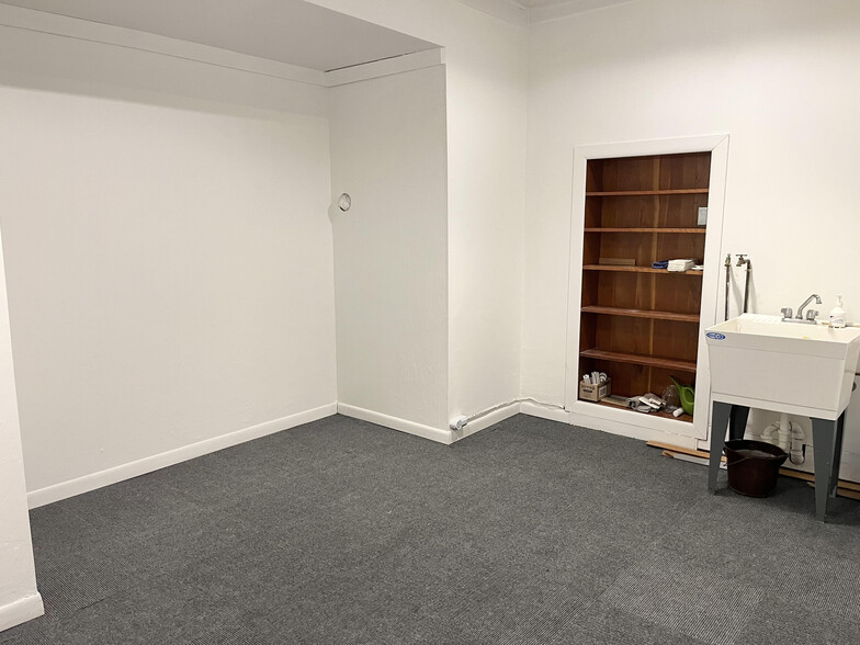 More Photos Of 350 5th Ave, Huntington Medical For Sale