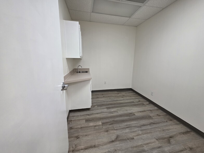 More Photos Of 5601-5605 Virginia Pky, McKinney Medical For Lease