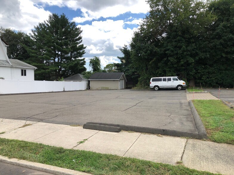 More Photos Of 4942 Main St, Bridgeport Office Residential For Sale
