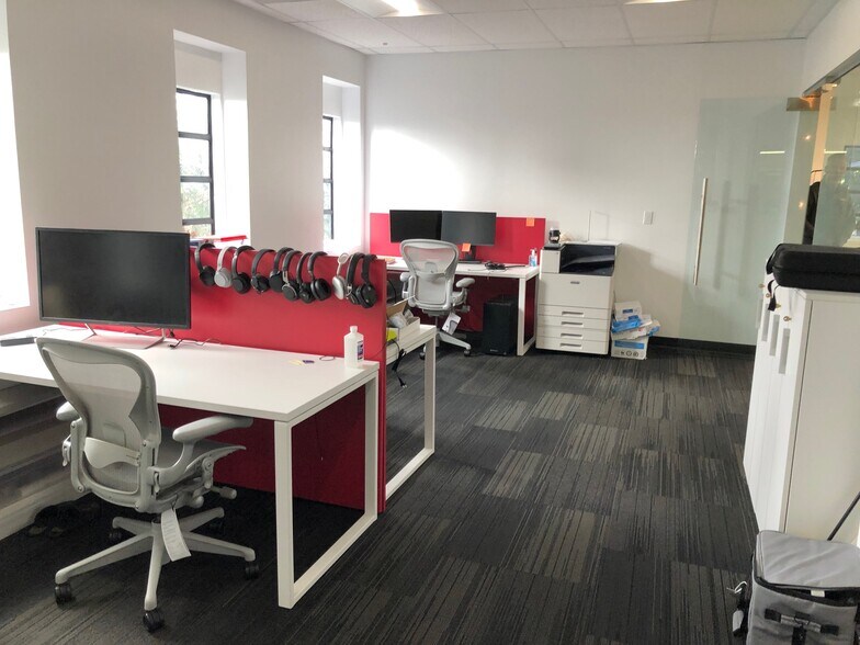 More Photos Of 44 S Mentor Ave, Pasadena Office For Lease