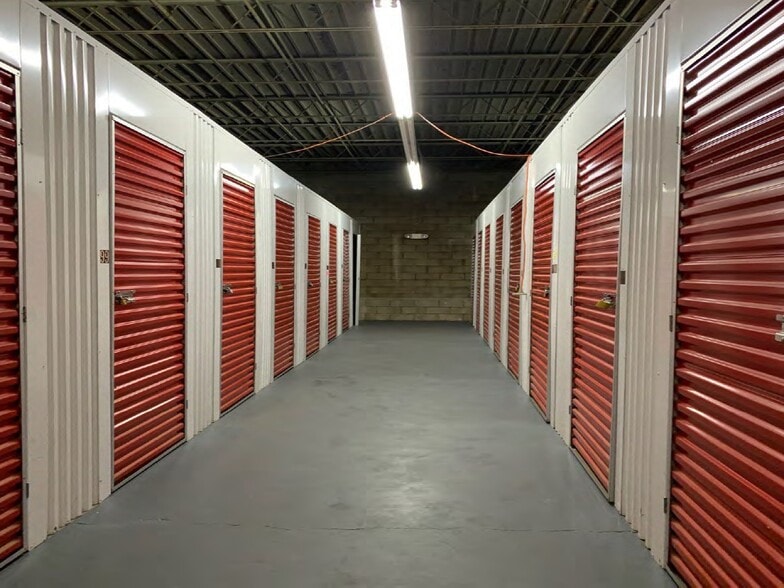 More Photos Of 916 E Elizabeth Ave, Linden Self Storage For Lease