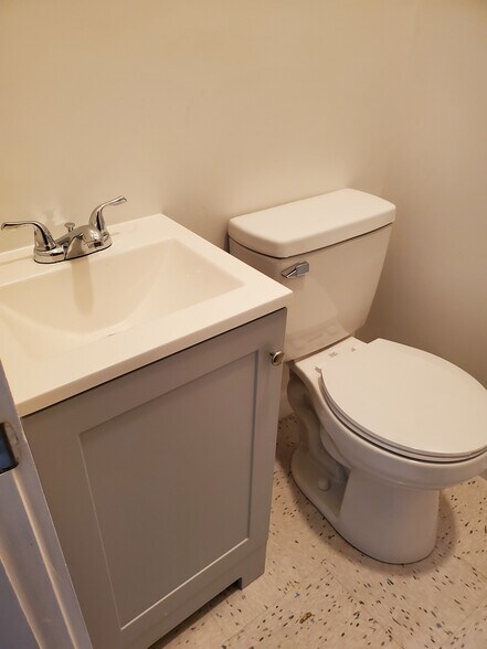 More Photos Of 78 S Courtland St, East Stroudsburg Office For Lease