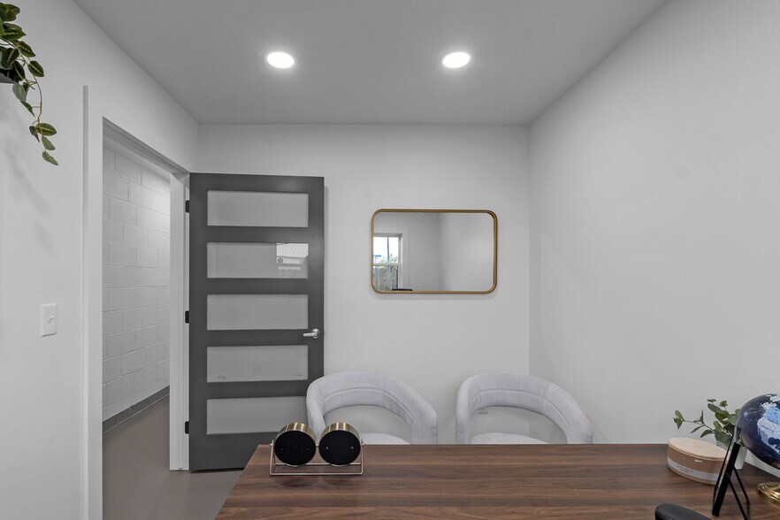 More Photos Of 836 N 1st St, Broken Arrow Coworking Space