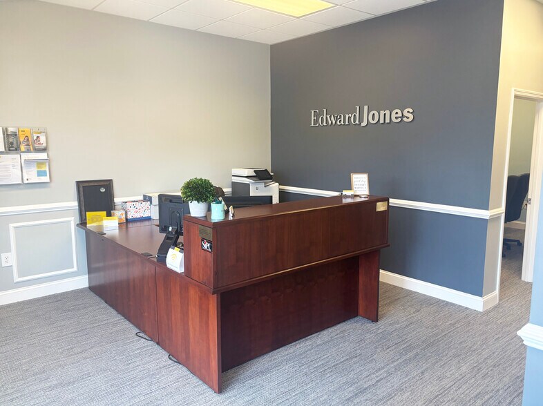 More Photos Of 108 Central Ave, Goose Creek Office For Sale