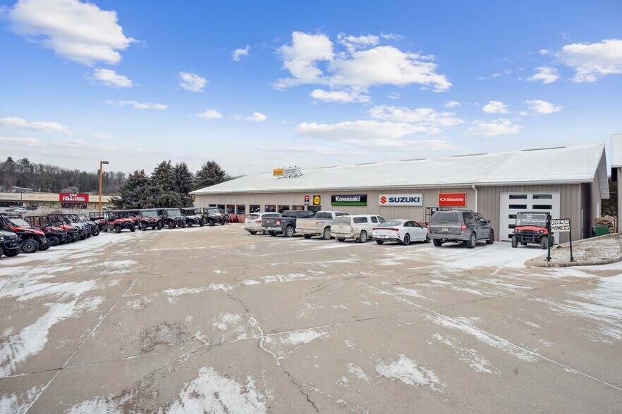 Primary Photo Of 1001 Short St, Decorah Auto Dealership For Sale