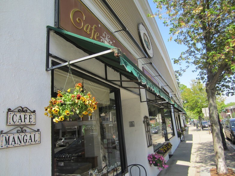 More Photos Of 555 Washington St, Wellesley Storefront Retail Office For Lease