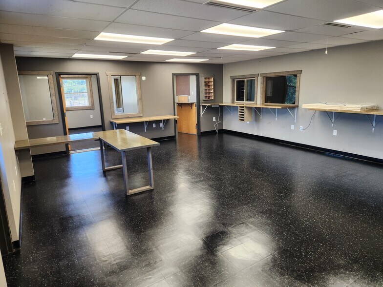 More Photos Of 1111 Virginia St, Mobile Industrial For Lease