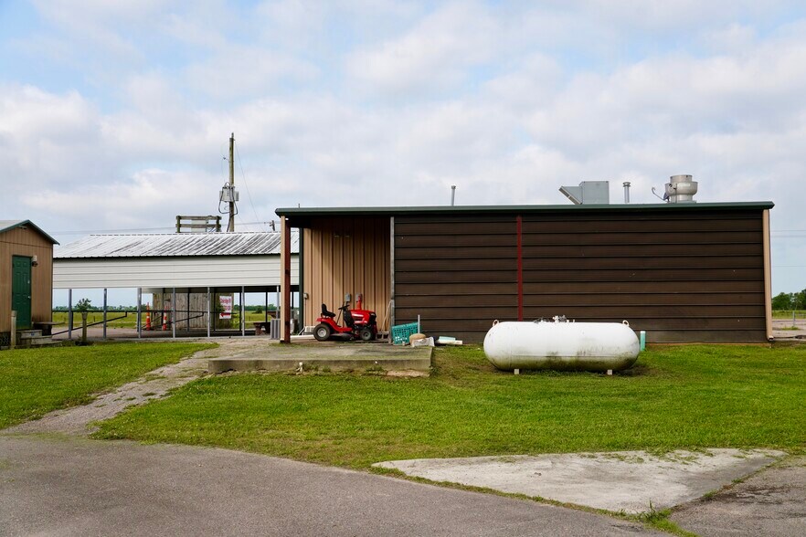 More Photos Of 24313 County Rd 46, Angleton Trailer Camper Park For Sale