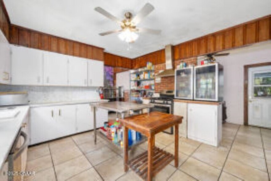 More Photos Of 228 W Howry Ave, Deland Storefront Retail Office For Sale