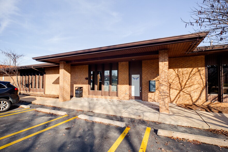 Primary Photo Of 1320 Ymca Dr, Festus Office For Lease
