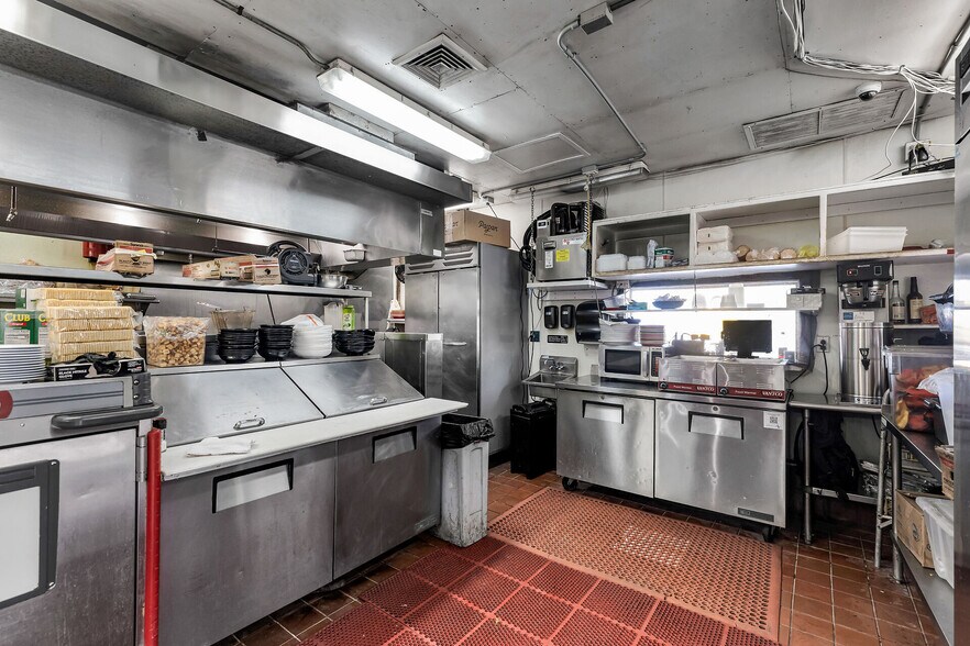 More Photos Of 96 Madeira Rd, Islamorada Restaurant For Sale