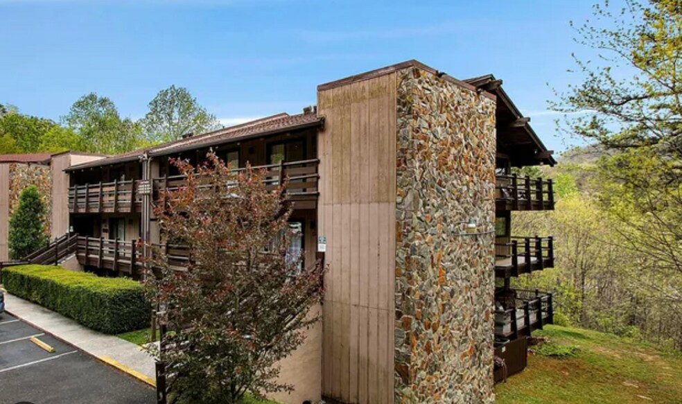 Primary Photo Of 1081 Cove Rd, Sevierville Specialty For Sale