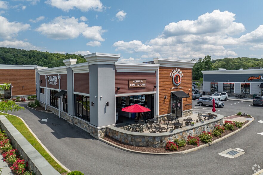 More Photos Of 300 Oxford Rd, Oxford Unknown For Lease