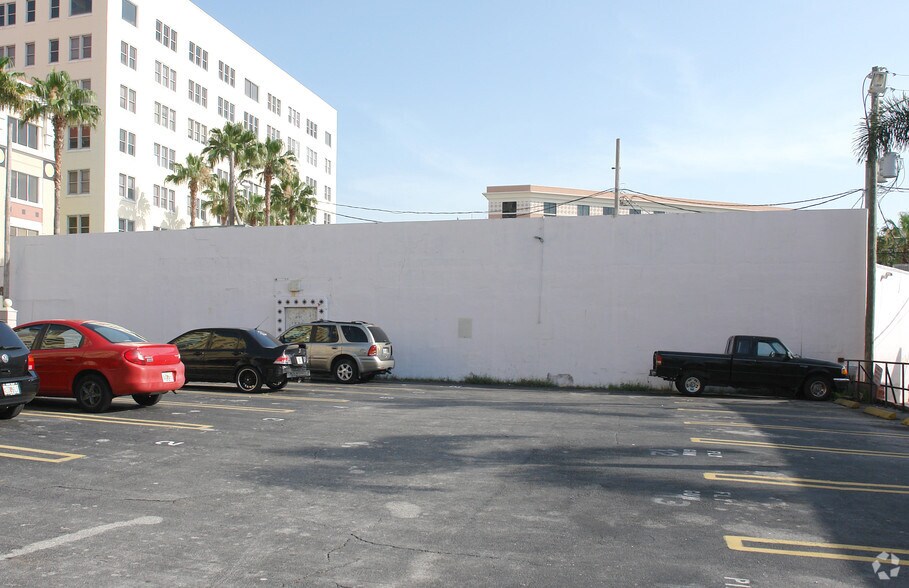 More Photos Of 114 South Narcissus Ave, West Palm Beach Bar For Sale