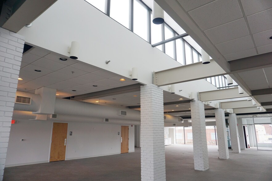 More Photos Of 5533 Walnut St, Pittsburgh Storefront Retail Office For Lease