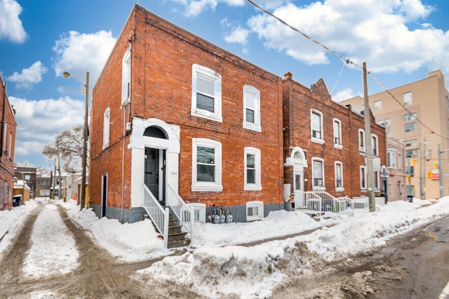 Primary Photo Of 740 Lansdowne Av, Toronto Multifamily For Sale