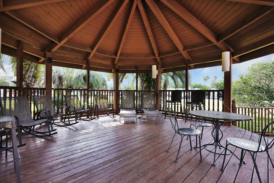 More Photos Of 9150 Baymeadows Rd, Jacksonville Hotel For Sale