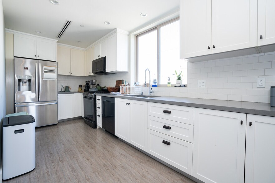 More Photos Of 8520 Whitworth Dr, Los Angeles Apartments For Sale