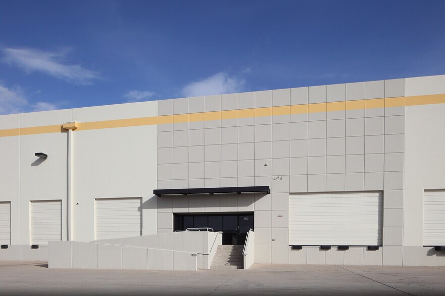 More Photos Of 601 S 54th Ave, Phoenix Manufacturing For Lease