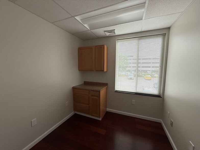 More Photos Of 3301 Woodburn Rd, Annandale Medical For Lease