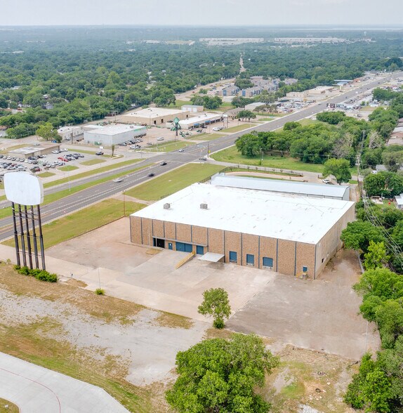 More Photos Of 3900 Benbrook Blvd, Fort Worth Warehouse For Sale