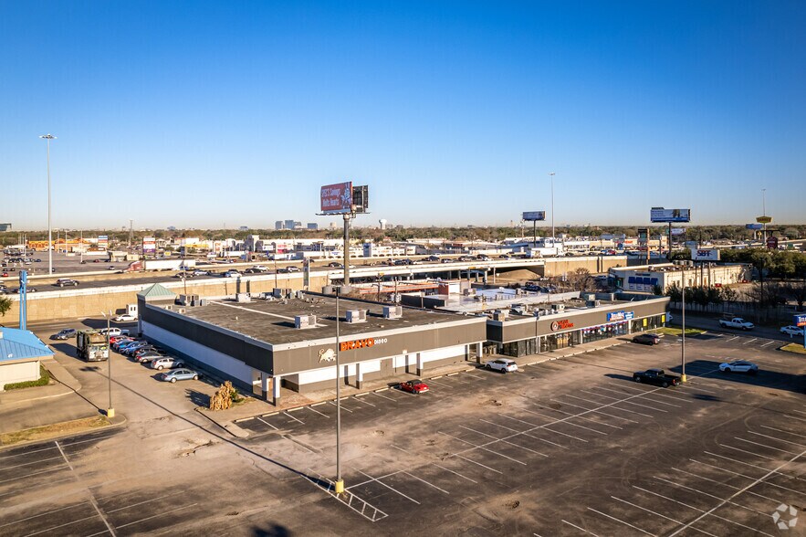 More Photos Of 8400-8700 S Gessner Dr, Houston Unknown For Lease