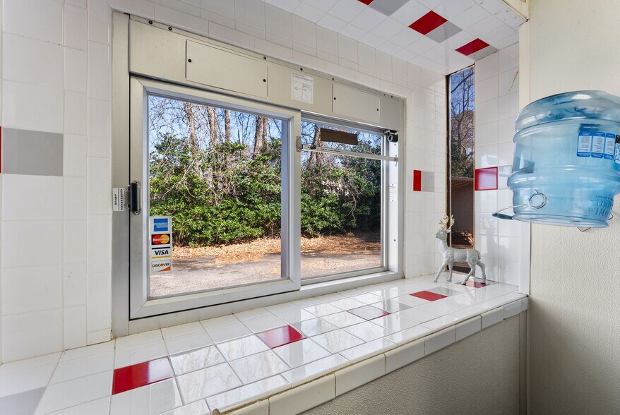 More Photos Of 64 N Main St, Watkinsville Restaurant For Sale