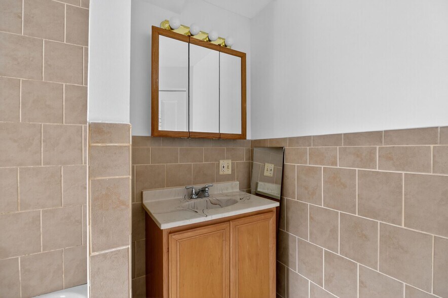 More Photos Of 1404 Madison Ave, Baltimore Apartments For Sale