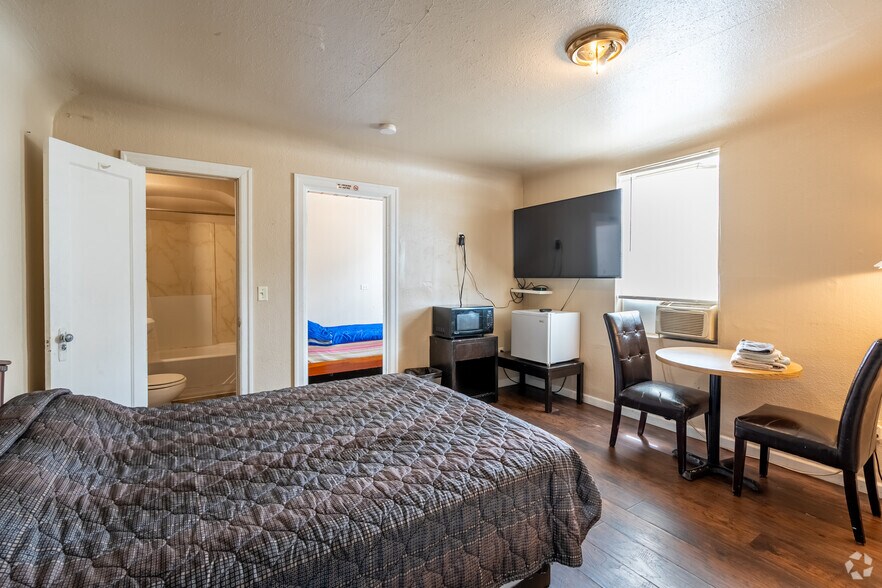 More Photos Of 810 State Ave, Marysville Hotel For Sale