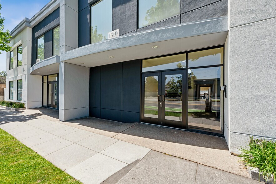 More Photos Of 1510-1512 11th St, Santa Monica Telecom Hotel Data Hosting For Lease