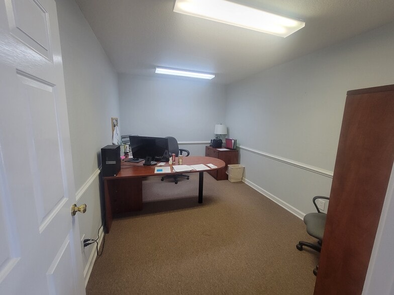 More Photos Of 6600 Windmill Way, Wilmington Industrial For Lease