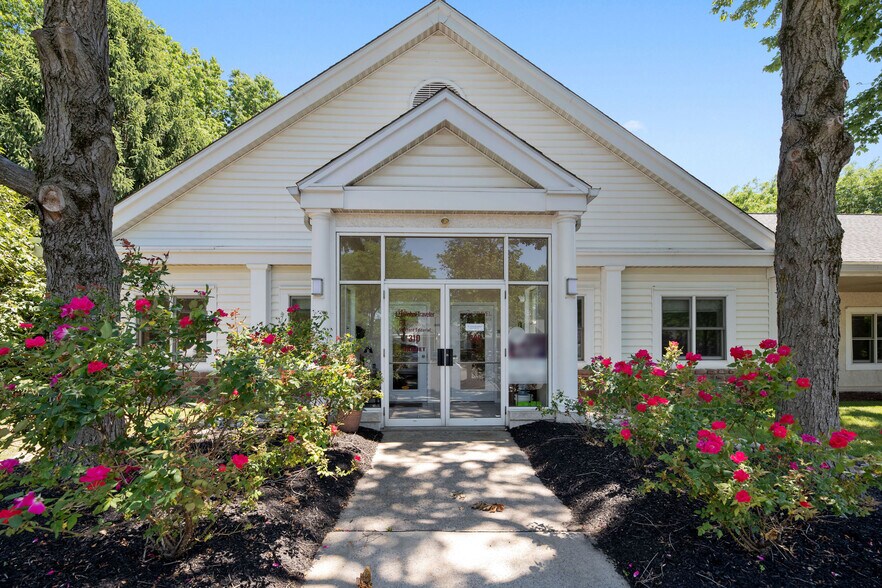 306 Floral Vale Blvd